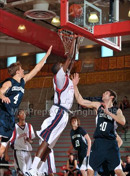 Thumbnail 2 in Leuzinger vs College Park (MaxPreps Holiday Classic) photogallery.