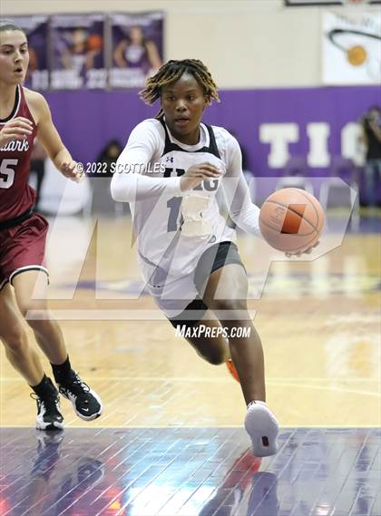 Thumbnail 2 in IMG Academy vs. Newark (OGBR Classic in the City) photogallery.