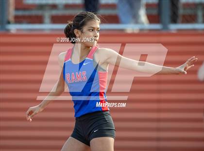 Thumbnail 2 in 2018 Loucks Games (Womens Frosh/Soph DMR) photogallery.