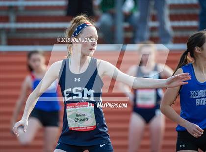 Thumbnail 1 in 2018 Loucks Games (Womens Frosh/Soph DMR) photogallery.