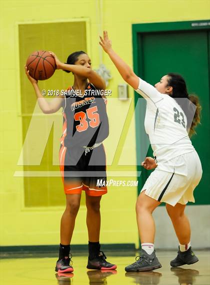 Thumbnail 3 in Washington @ Moreau Catholic photogallery.