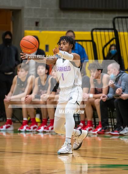 Thumbnail 3 in Garfield vs King's (Hardwood Invite 1st Round) photogallery.