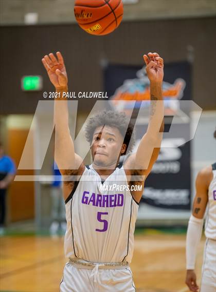 Thumbnail 2 in Garfield vs King's (Hardwood Invite 1st Round) photogallery.