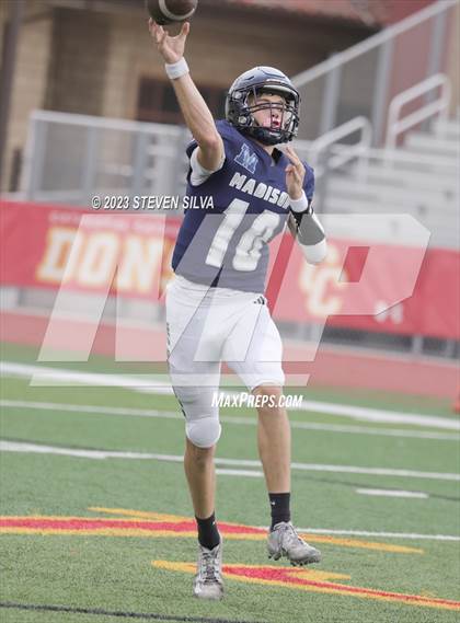 Thumbnail 1 in Madison vs. Oak Ridge (Honor Bowl) photogallery.