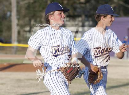 Thumbnail 3 in Bourgeois @ Thibodaux photogallery.