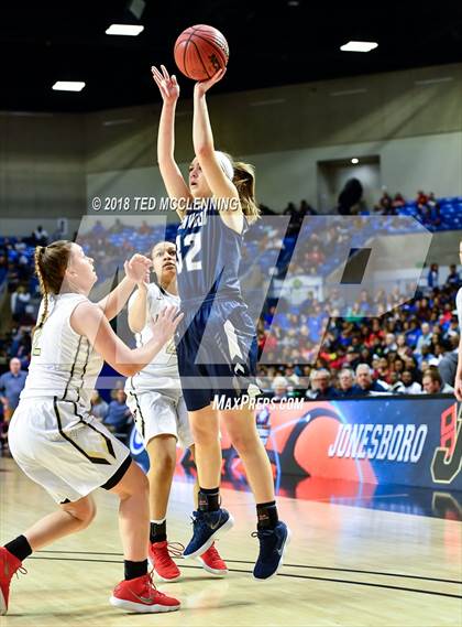 Thumbnail 2 in Jonesboro vs. Greenwood (AAA 6A Final) photogallery.