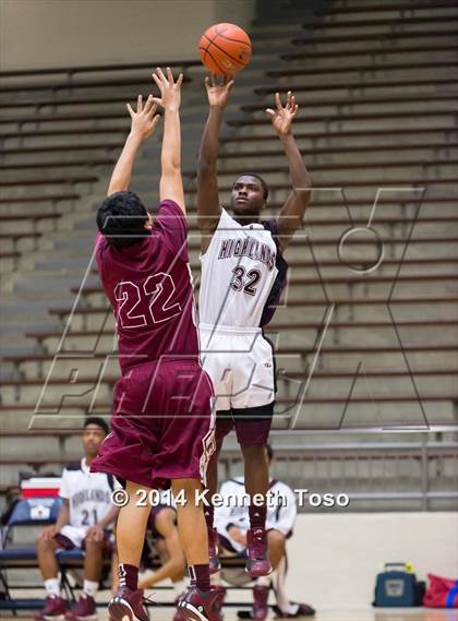 Thumbnail 1 in St. Anthony vs. Highlands (SAISD Tournament) photogallery.