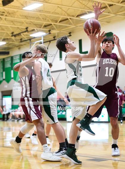 Thumbnail 3 in JV: De Leon @ Santo photogallery.