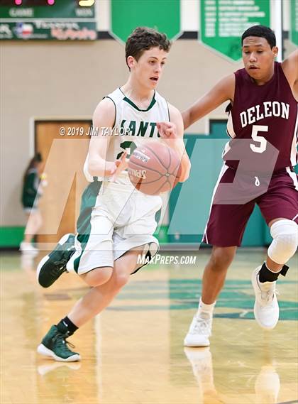 Thumbnail 1 in JV: De Leon @ Santo photogallery.