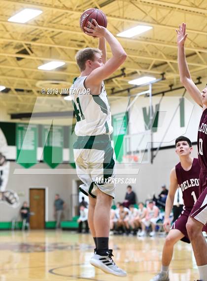 Thumbnail 2 in JV: De Leon @ Santo photogallery.