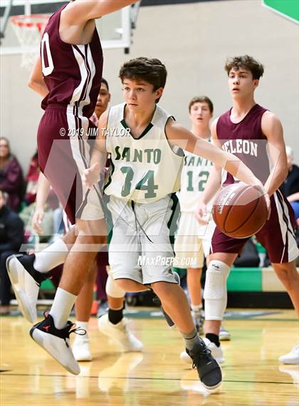 Thumbnail 1 in JV: De Leon @ Santo photogallery.