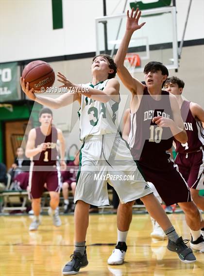 Thumbnail 1 in JV: De Leon @ Santo photogallery.