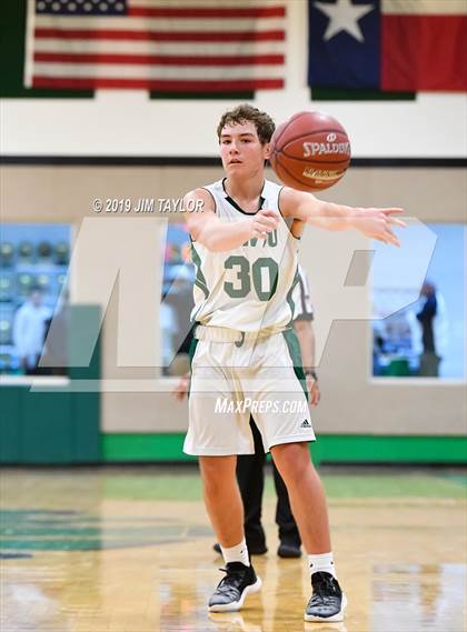 Thumbnail 2 in JV: De Leon @ Santo photogallery.