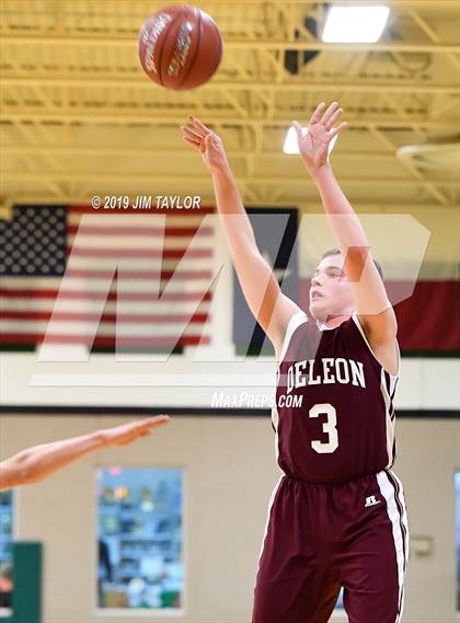 Thumbnail 1 in JV: De Leon @ Santo photogallery.