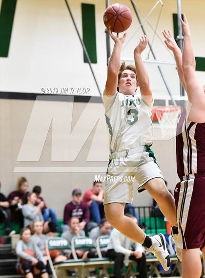 Thumbnail 3 in JV: De Leon @ Santo photogallery.