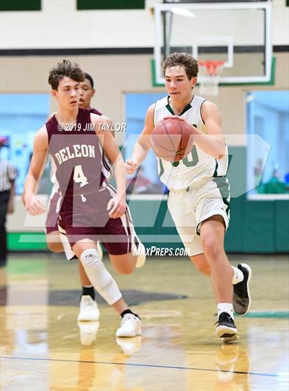 Thumbnail 2 in JV: De Leon @ Santo photogallery.