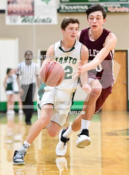 Thumbnail 3 in JV: De Leon @ Santo photogallery.