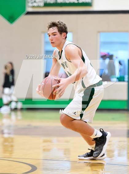 Thumbnail 1 in JV: De Leon @ Santo photogallery.