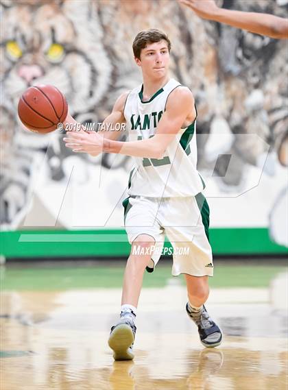 Thumbnail 3 in JV: De Leon @ Santo photogallery.