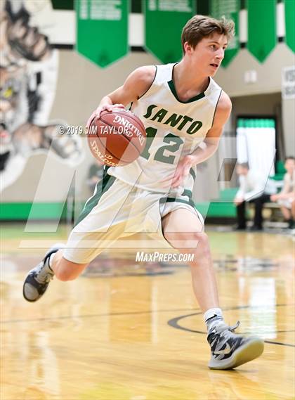 Thumbnail 2 in JV: De Leon @ Santo photogallery.