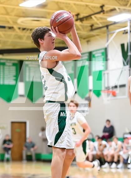 Thumbnail 3 in JV: De Leon @ Santo photogallery.