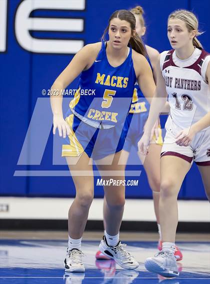 Thumbnail 3 in Macks Creek vs South Iron (Bill Rowe's Queen City Showcase) photogallery.