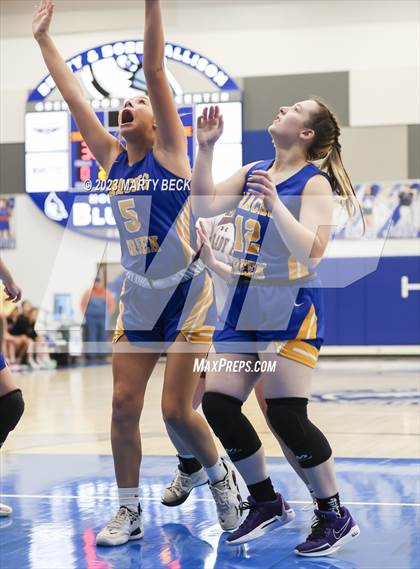 Thumbnail 2 in Macks Creek vs South Iron (Bill Rowe's Queen City Showcase) photogallery.