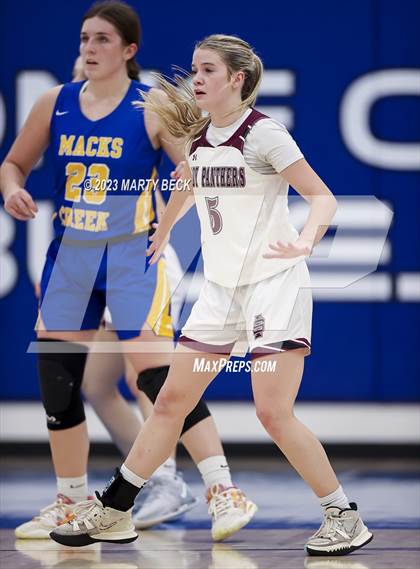 Thumbnail 2 in Macks Creek vs South Iron (Bill Rowe's Queen City Showcase) photogallery.