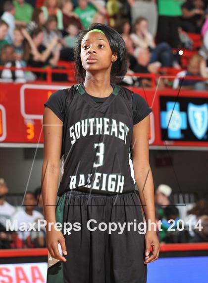 Thumbnail 2 in Myers Park vs. Southeast Raleigh (NCHSAA 4A Final) photogallery.