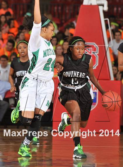 Thumbnail 1 in Myers Park vs. Southeast Raleigh (NCHSAA 4A Final) photogallery.
