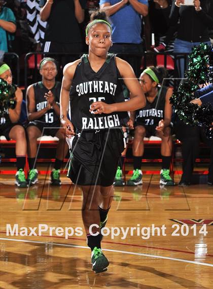 Thumbnail 2 in Myers Park vs. Southeast Raleigh (NCHSAA 4A Final) photogallery.