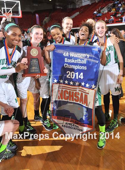 Thumbnail 2 in Myers Park vs. Southeast Raleigh (NCHSAA 4A Final) photogallery.