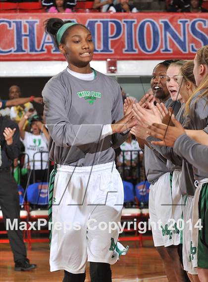 Thumbnail 2 in Myers Park vs. Southeast Raleigh (NCHSAA 4A Final) photogallery.