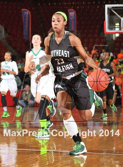 Thumbnail 1 in Myers Park vs. Southeast Raleigh (NCHSAA 4A Final) photogallery.