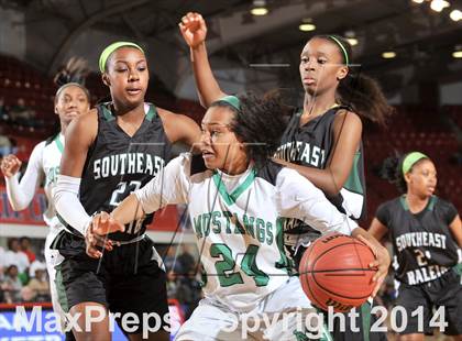 Thumbnail 3 in Myers Park vs. Southeast Raleigh (NCHSAA 4A Final) photogallery.