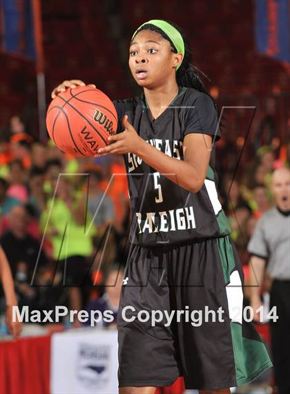 Thumbnail 3 in Myers Park vs. Southeast Raleigh (NCHSAA 4A Final) photogallery.
