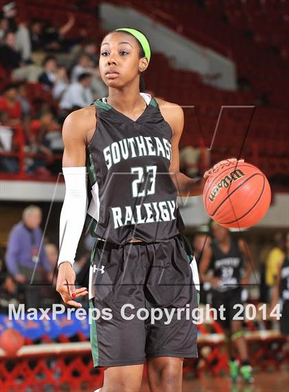 Thumbnail 2 in Myers Park vs. Southeast Raleigh (NCHSAA 4A Final) photogallery.