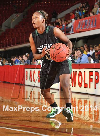 Thumbnail 1 in Myers Park vs. Southeast Raleigh (NCHSAA 4A Final) photogallery.