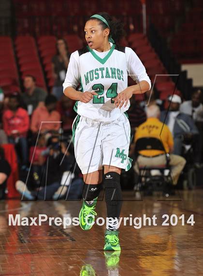 Thumbnail 2 in Myers Park vs. Southeast Raleigh (NCHSAA 4A Final) photogallery.