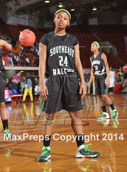 Thumbnail 1 in Myers Park vs. Southeast Raleigh (NCHSAA 4A Final) photogallery.