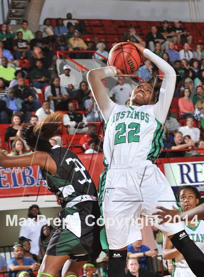 Thumbnail 1 in Myers Park vs. Southeast Raleigh (NCHSAA 4A Final) photogallery.
