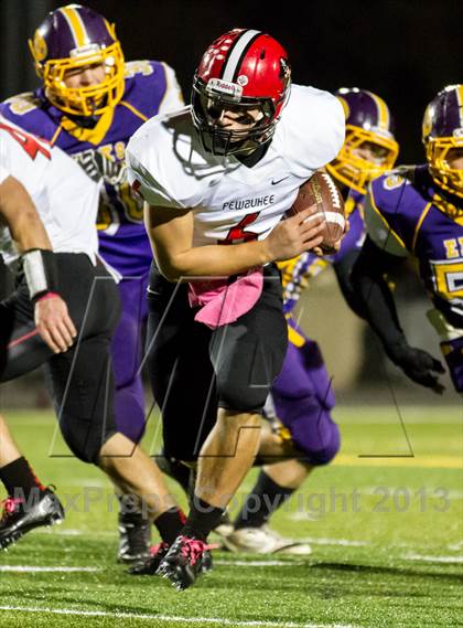 Thumbnail 3 in Elkhorn vs Pewaukee (WIAA D3 Round 1 Playoff) photogallery.