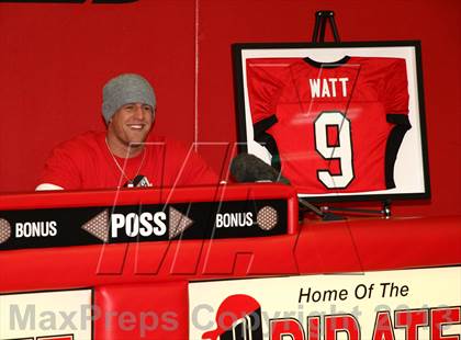 Thumbnail 3 in Elkhorn vs Pewaukee (WIAA D3 Round 1 Playoff) photogallery.