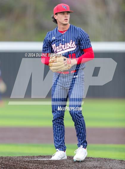 Thumbnail 2 in Blessed Trinity vs. Lewisburg photogallery.
