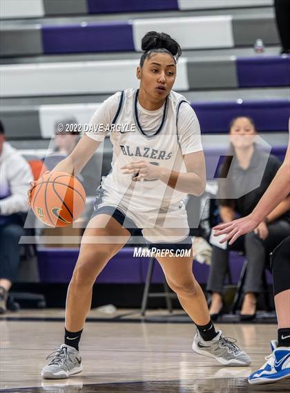 Thumbnail 2 in Fremont vs. Sierra Canyon (Utah Holiday Hoopfest) photogallery.