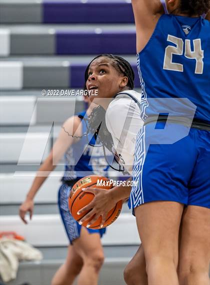 Thumbnail 1 in Fremont vs. Sierra Canyon (Utah Holiday Hoopfest) photogallery.