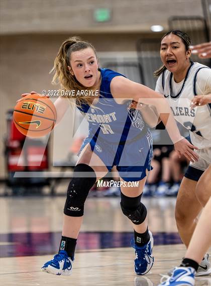 Thumbnail 3 in Fremont vs. Sierra Canyon (Utah Holiday Hoopfest) photogallery.