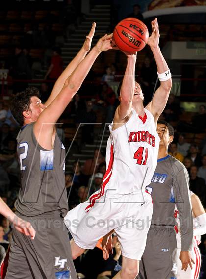 Thumbnail 1 in Fairview vs. Legend (CHSAA 5A Great 8) photogallery.