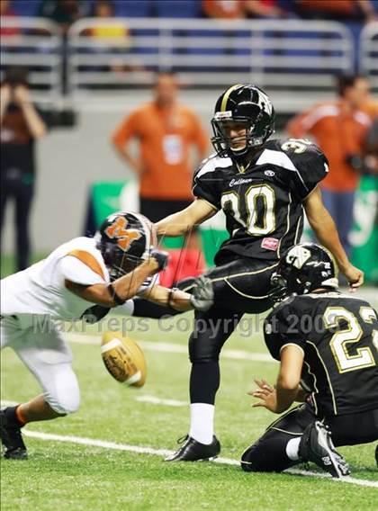 Thumbnail 1 in Mercedes vs. Calhoun (Texas Football Classic) photogallery.