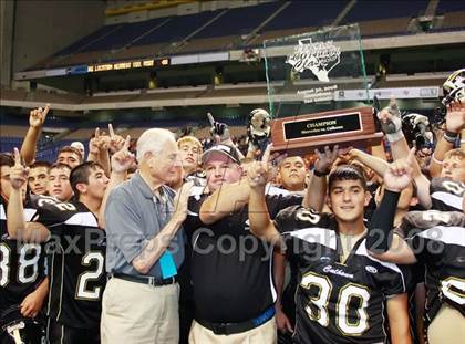 Thumbnail 2 in Mercedes vs. Calhoun (Texas Football Classic) photogallery.